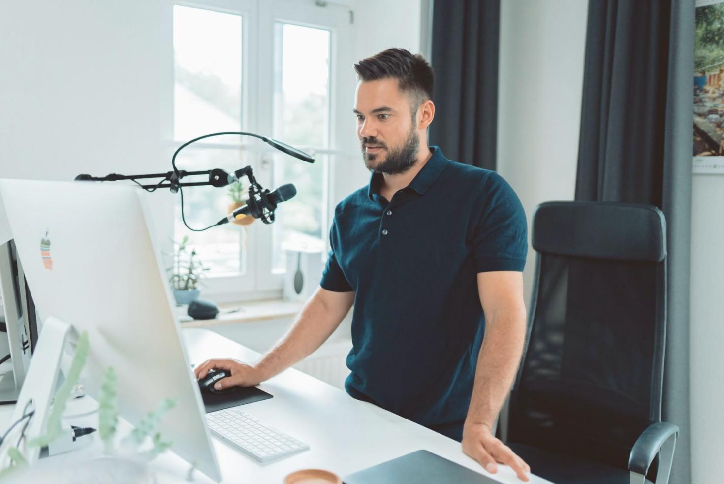 Entrepreneur travaillant sur sa stratégie financière